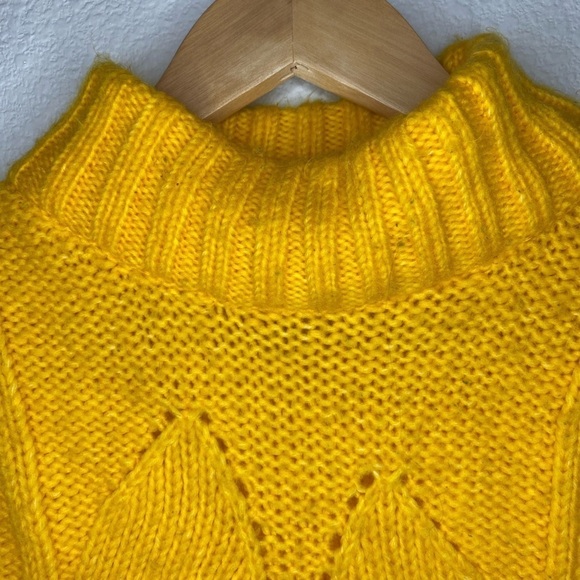 Urban Outfitters Yellow Tulip Knit Turtleneck Chunky Sweater Size Medium - Picture 5 of 7